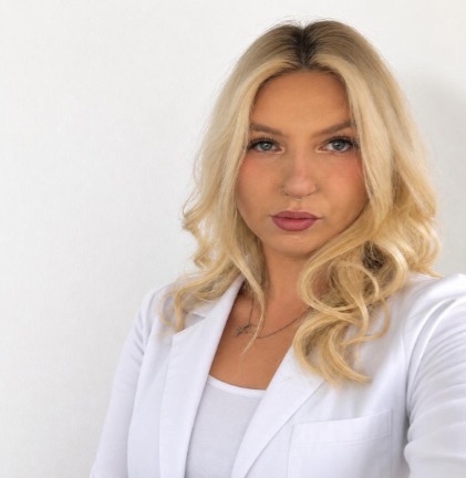 MICHAELA - Dental Hygienist